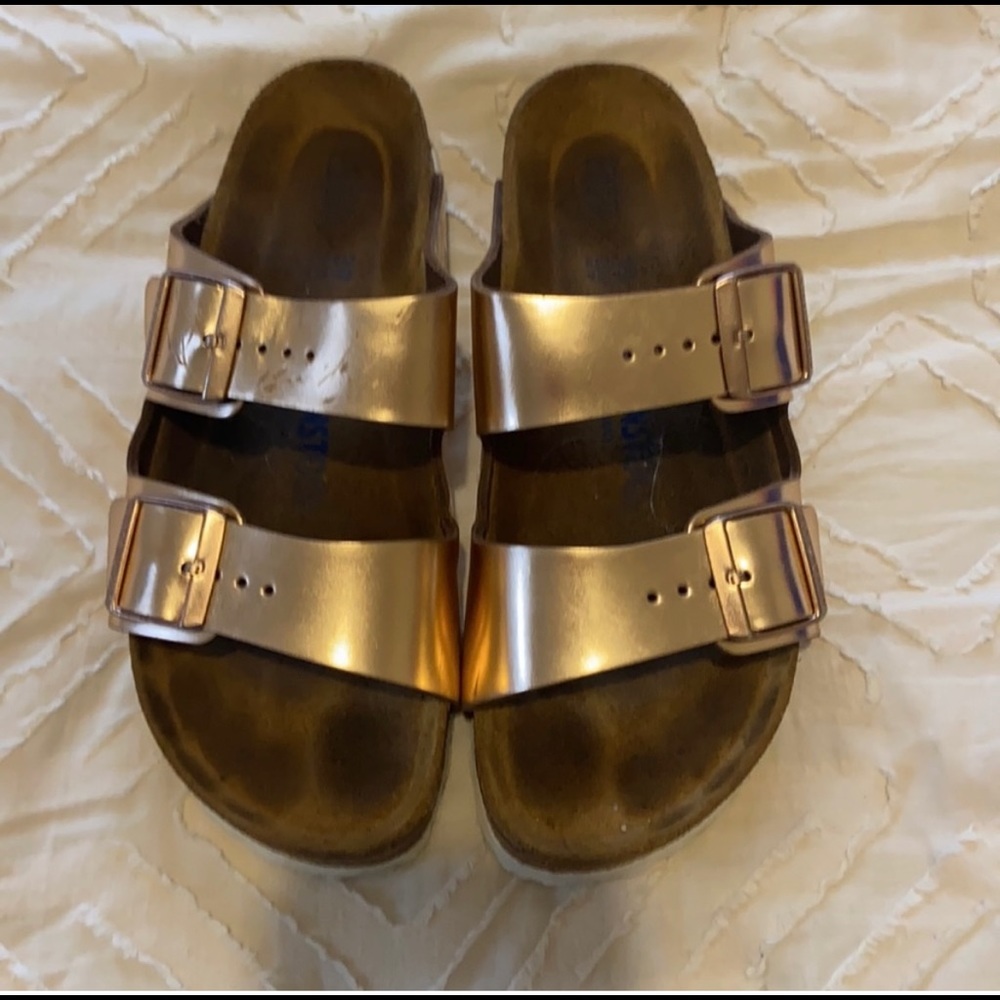 Birkenstock Arizona. Rose gold/copper colored